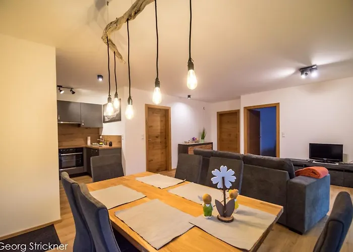 Strickner Apartment Trins