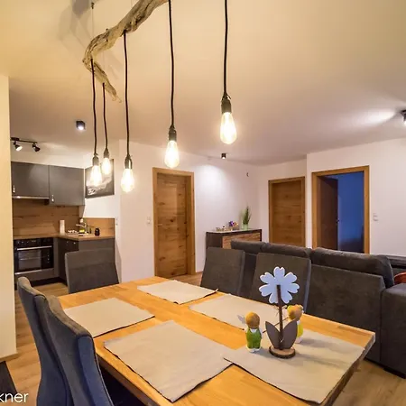 Strickner Apartment Trins